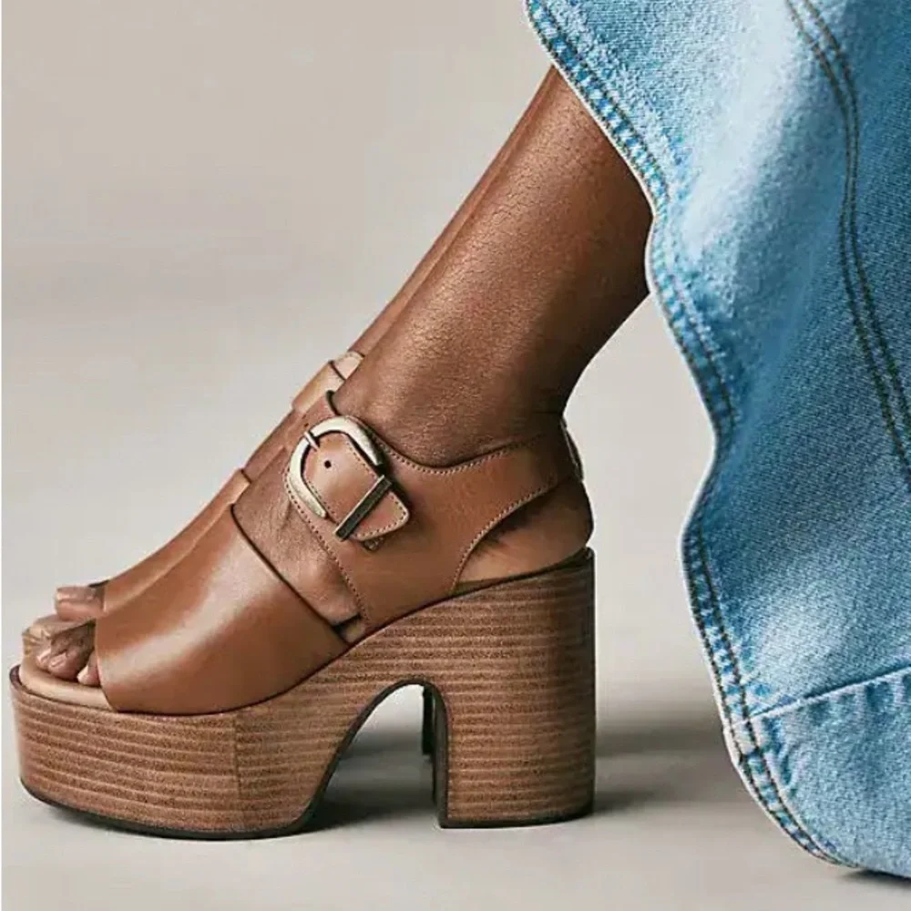 NWT Seychelles Brown Wedge Sandals - Picture 1 of 3